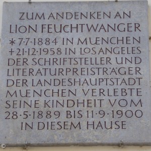 Lion Feuchtwanger, einer der bekanntesten Münchner Schriftsteller, lebte am St.-Anna-Platz und konnte sich frühzeitig ins Exil nach Kalifornien retten.